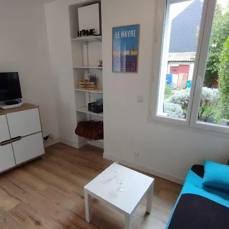 Nice Studio Near The Sea And Downtown *